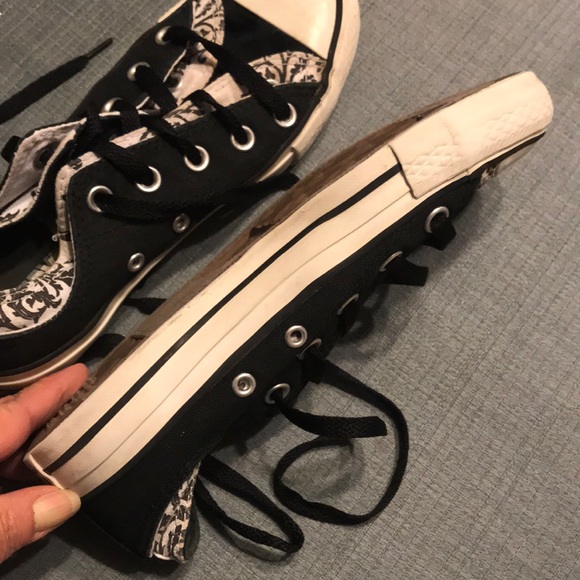 Black and white converse size 6 women - Picture 3 of 8